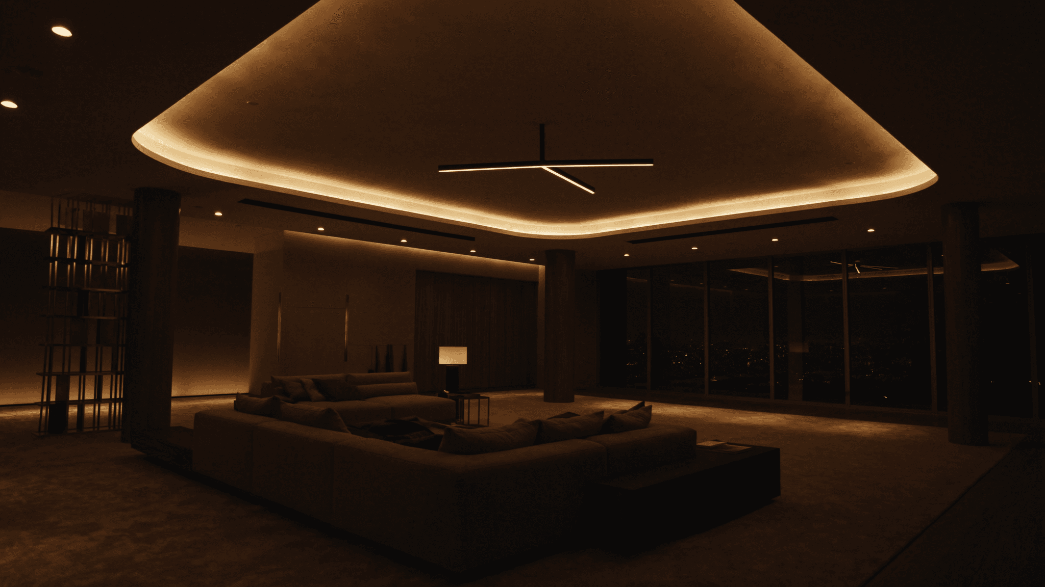 Sala de estar com iluminação LED de sanca, spots e perfil linear — iLED Brasília